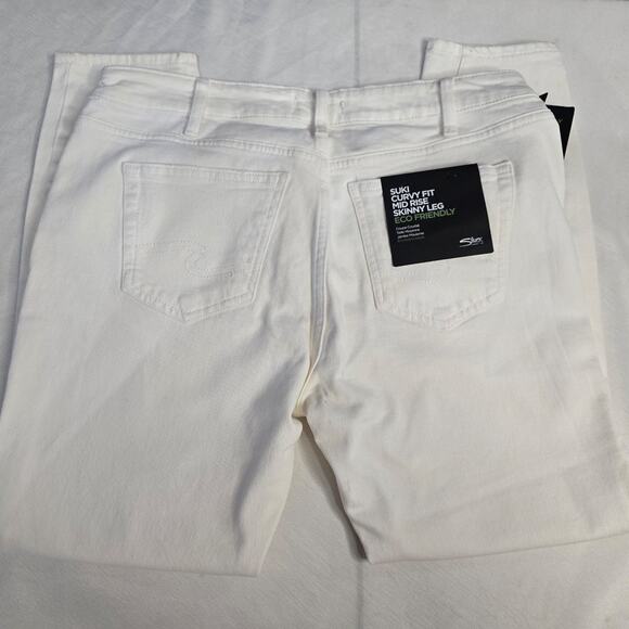 Silver Jeans White 32/27 Suki Straight Leg Brand new with tag but one small spot - Picture 2 of 5